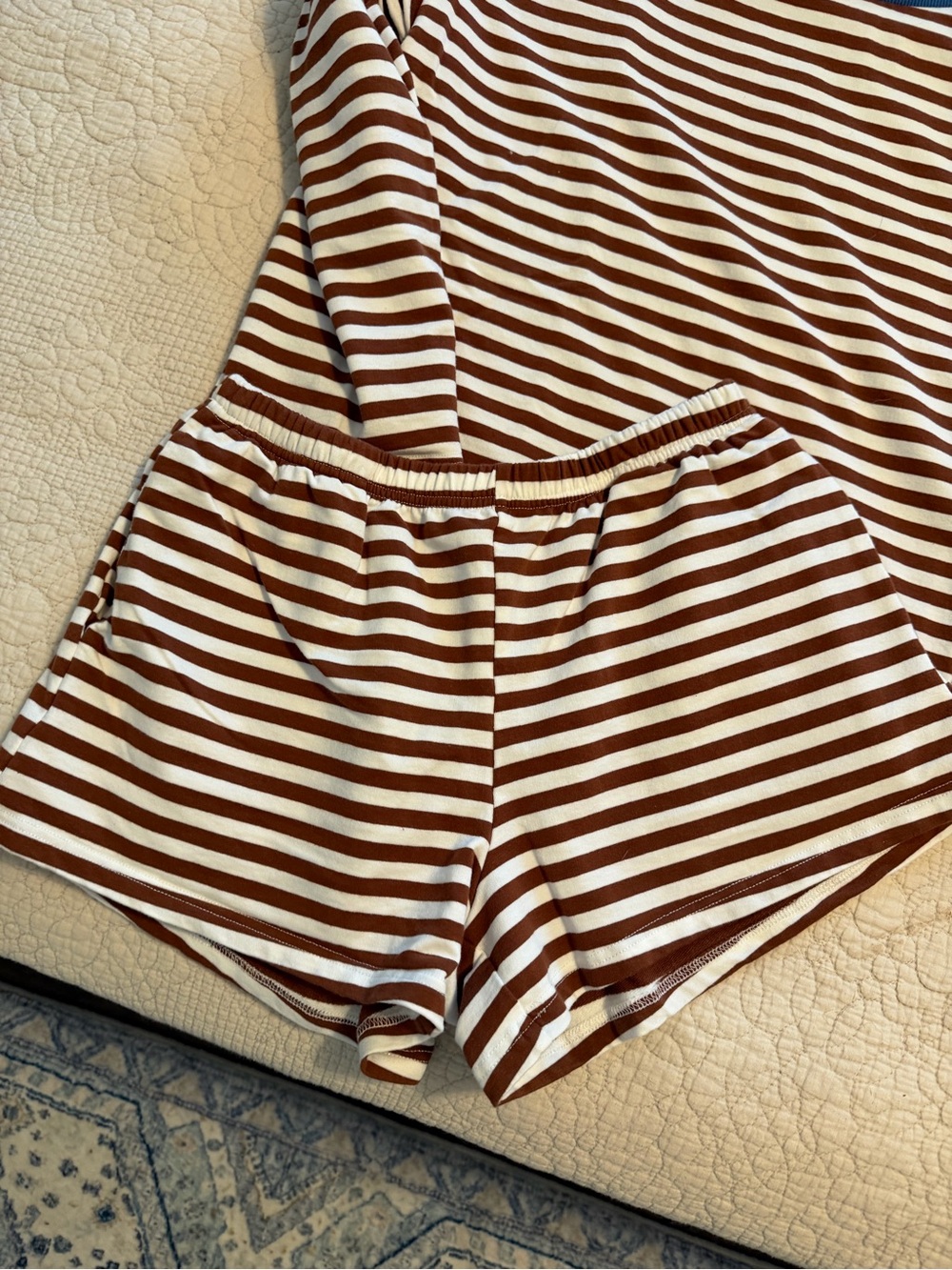Striped Set - Picture 3 of 4
